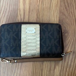 Michael Kors wristlet wallet